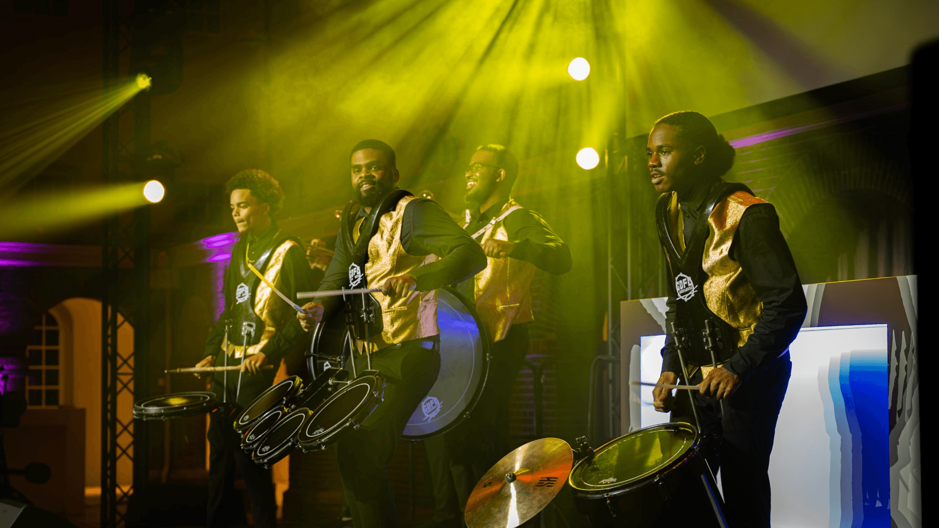 Atmospheric live entertainment at an event