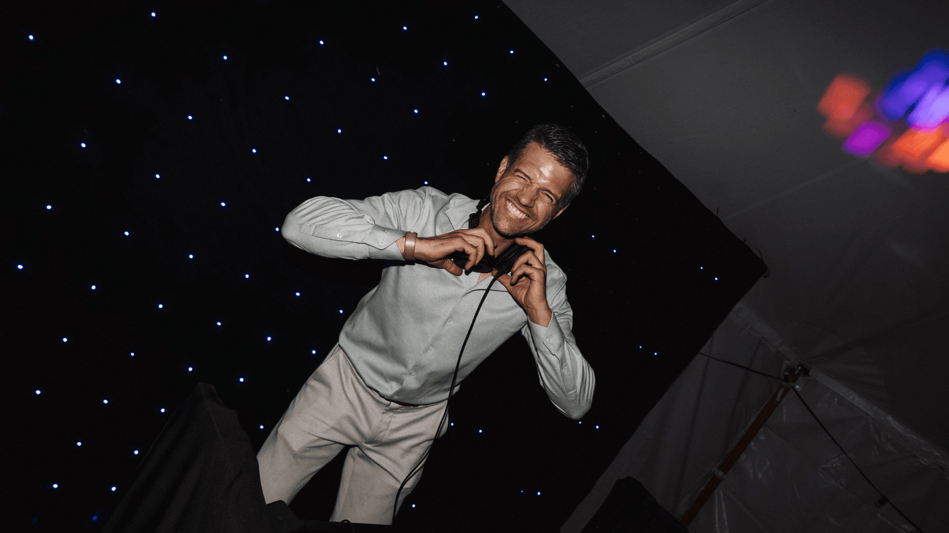 Atmospheric live entertainment at an event