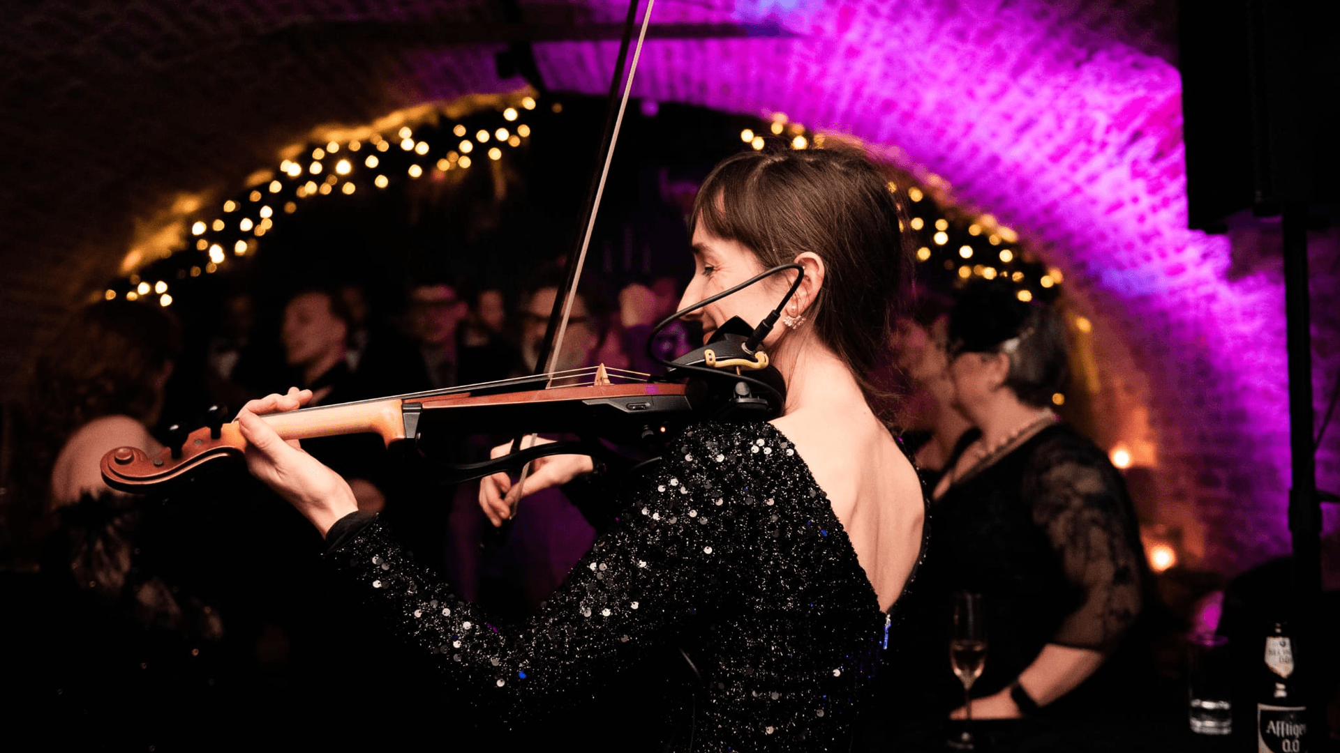 Atmospheric live entertainment at an event