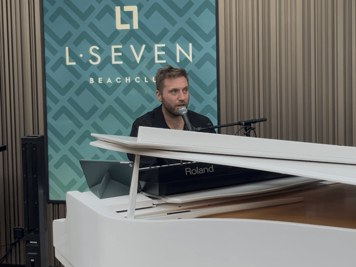 Dinner pianist