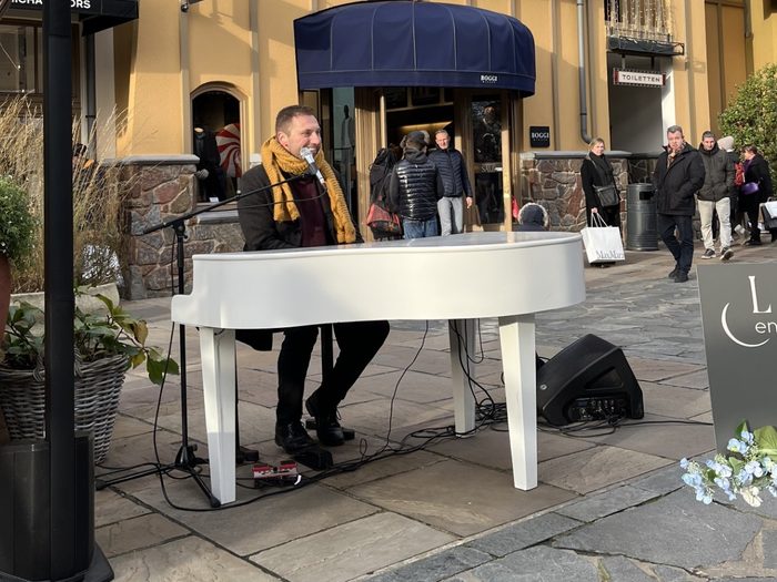 Christmas and piano